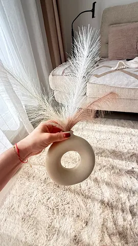 Minimalist circular ceramic vase with dried pampas grass - set of 1