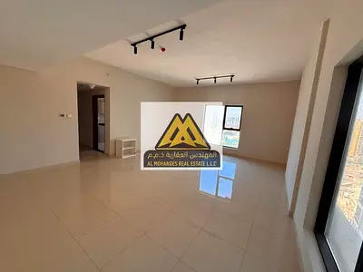 شقة ثلاث غرف وصالة للإيجار السنوي في الراشدية 1 عجمان – تكييف مركزي وإطلالة مفتوحة