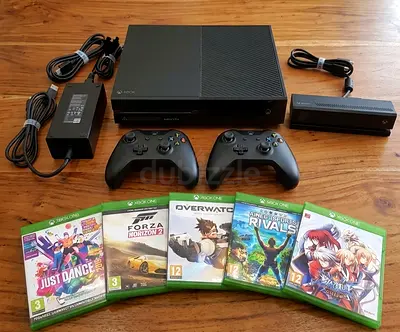 Xbox One With 2 Controllers 5 games and Kinect Camera