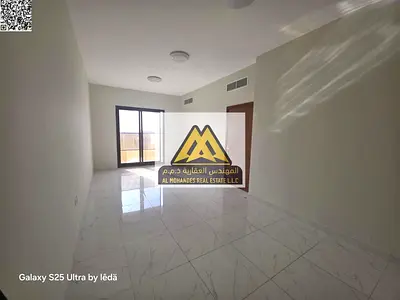 غرفة نوم واسعة  صالة كبيرة منفصلة  2 حمام  بلكونة بإطلالة مفتوحة