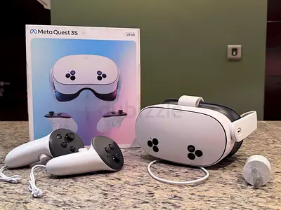 Meta Quest 3S VR Headset with Controllers — Like New, Boxed (128GB)