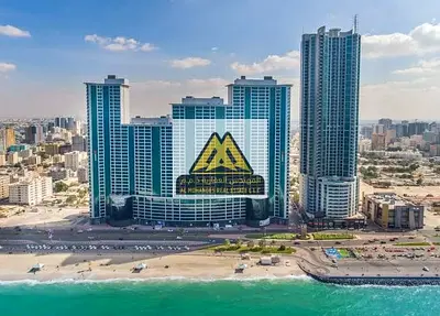 أرقى وأفخم الشقق للإيجار السنوي في عجمان، شقة 3 غرف وصالة بإطلالة بحرية كاملة ومباشرة على كورنيش عجمان، في برج فاخر صف أول من البحر بمنطقة الرميلة 2.