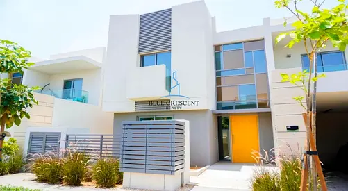 Next Growth Hub | Luxury Living | Early Advantage