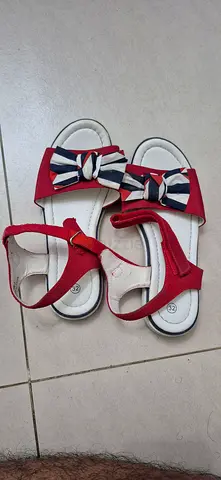 Red girls sandals with bow - size UK 32