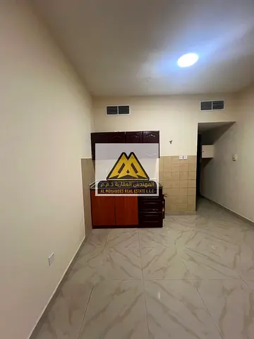 استديو للايجار السنوي في النعيمية 1  ب18 الف علي 4 دفعات والتأمين شيك