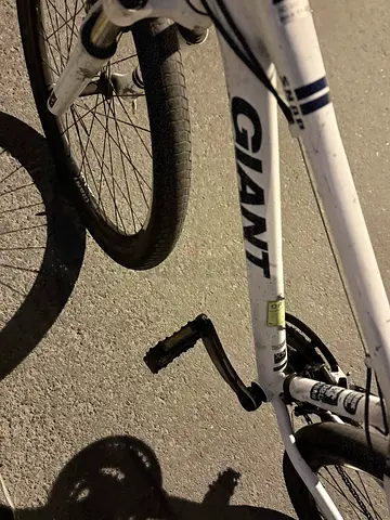 Giant single-speed/commuter bike - white frame, good working condition