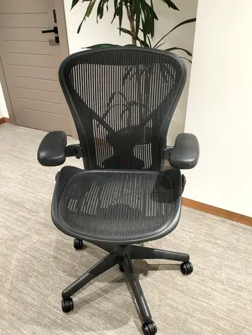 Herman Miller Aeron-style Ergonomic Office Chair - Mesh, Adjustable Arms