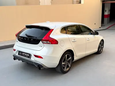 GULF SPECS 2016 VOLVO V40 T5 R-DESIGN 2.0LITRE V4 TURBO-CHARGED (AGENCY MAINTAINED TILL-DATE)