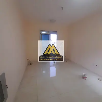 شقة غرفة وصالة للإيجار في الروضة بعجمان، تصميم مريح ومساحة مناسبة، حمام واحد، موقع حيوي قريب من الخدمات وسهل الوصول لدبي والشارقة، مناسبة للسكن الهادئ