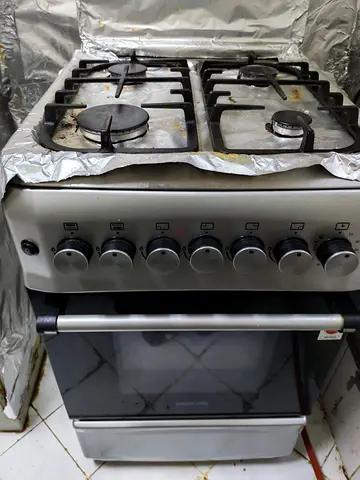 Used freestanding gas stove with oven - 4 burners