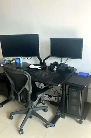 Herman Miller Aeron Office Chair Fully Options Good Condition