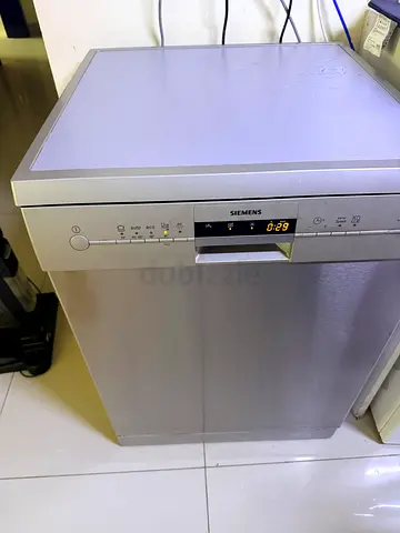 Siemens freestanding stainless steel dishwasher - good working condition