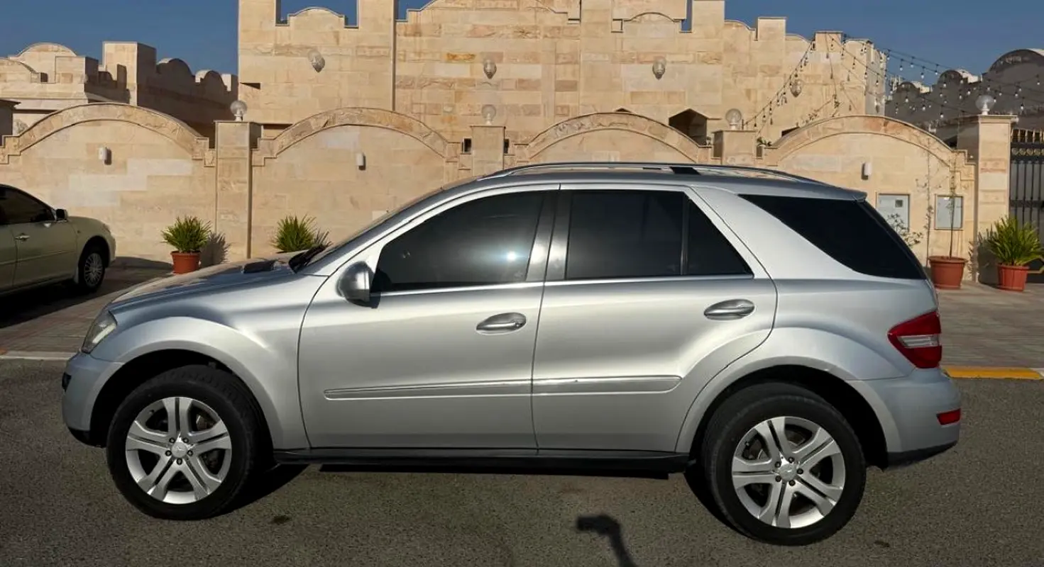 Mercedes-Benz M-Class 2009 — photo 1 of 7