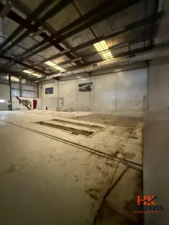 Warehouse for Rent in Al Quoz 3 | Perfect for Car Garage | Ready-to-Move