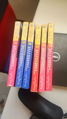 Set of 6 The Famous Five Enid Blyton paperback books