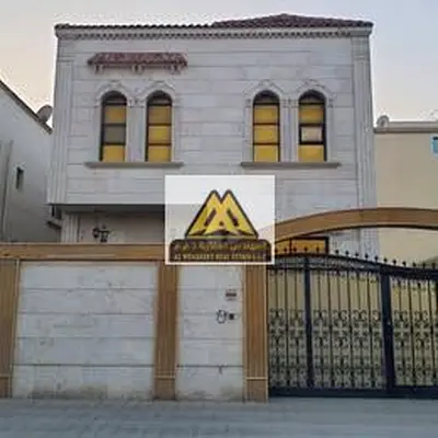 فيلا للبيع الروضة 2 موقع مميز 5 غرف ماستر مجلس وصالة مطبخ حوش واسع باركن داخلي مساحة 298 متر السعر 1,780,000 شامل الخدمات والمكيفات عمر 10 سنوات