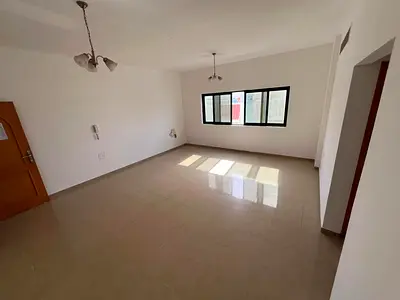 Second tenant - Family residence - Central air conditioning - Built-in wardrobes - Maintenance paid by the owner - Prime location