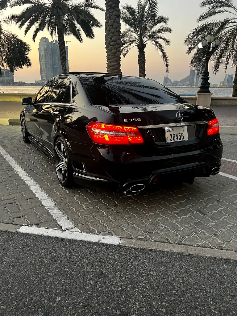 Mercedes-Benz E-Class 2011 — photo 1 of 10