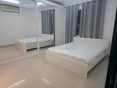 Room near metro station same photos