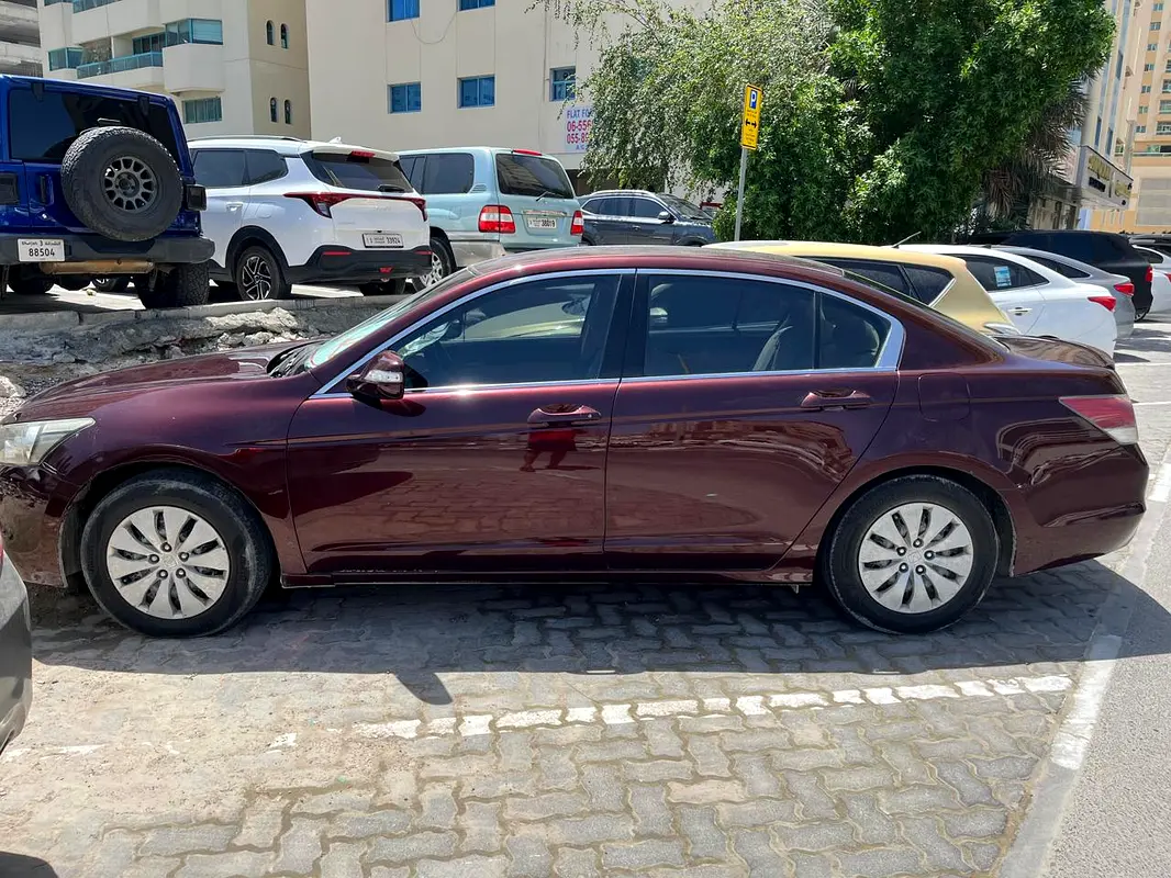 Honda Accord 2010 — photo 1 of 16