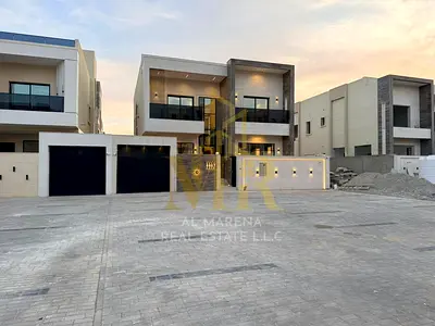 Two-story villa with a roof, directly from the owner, personal finishing, on a main street, close to all services, freehold ownership for all national