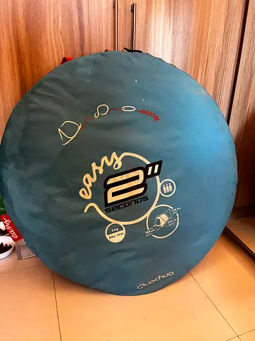 Quechua 3 person easy 2 second pop up tent