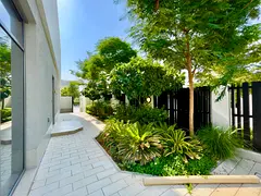 LUXURY LIVING SPACIOUS 5 BEDROOMS VILA WITH MAIDROOM WITH 5 BATHROOMS ON PRIME LOCATION CONTACT US N