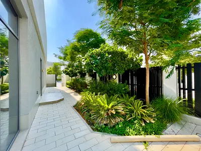 LUXURY LIVING SPACIOUS 5 BEDROOMS VILA WITH MAIDROOM WITH 5 BATHROOMS ON PRIME LOCATION CONTACT US NOW