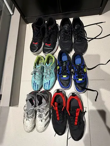 Shoes/football shoes/ sneakers