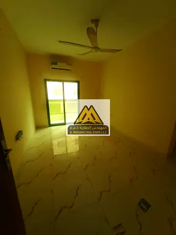 بسعر ممتاز جدا تشطيبات ممتازه موقع متميز وسط المدينه مع صيانه ع المالك مجانا بنايه عائلات