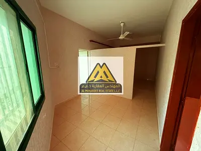 للإيجار استوديو مميز طابق أرضي بدون تكييف، مناسب للأفراد أو الموظفين الباحثين عن سكن بسعر مناسب ومساحة مريحة. يتميز الاستوديو بمساحة واسعة تتيح ترتيب