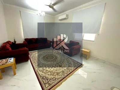 فرصة لا تُعوّض لامتلاك منزل مميز 🏠  بيت واسع بموقع استراتيجي على شارع رئيسي، مناسب للسكن العائلي أو الاستثمار 💰  ✨ يتكون من: • صالة واسعة • مجلس خار