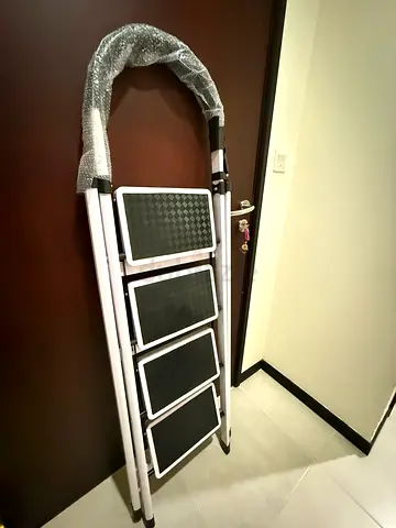 Foldable 4-Step Aluminum Ladder - Like New