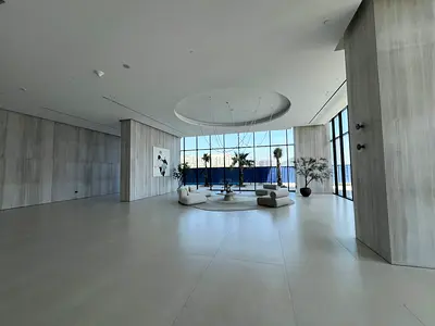 اطلاله  بحريه كامله /لافخم 3 غرف وصاله بالممزر  الشارقه /مع  باركينج مجانا / وجيم  ومسبح مجانا/