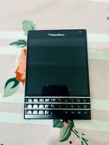 Blackberry Passport Fully Working at very cheap price Location Bur Dubai