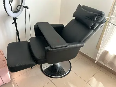 Hydraulic Black Reclining Salon/Barber Chair with Footrest and Armrests
