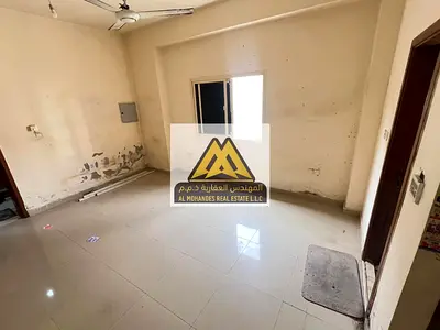استوديو للإيجار في العالية عجمان مع مطبخ منفصل، موقع هادئ ومريح، الإيجار 18 ألف سنوياً على 4 دفعات، فرصة ممتازة للسكن