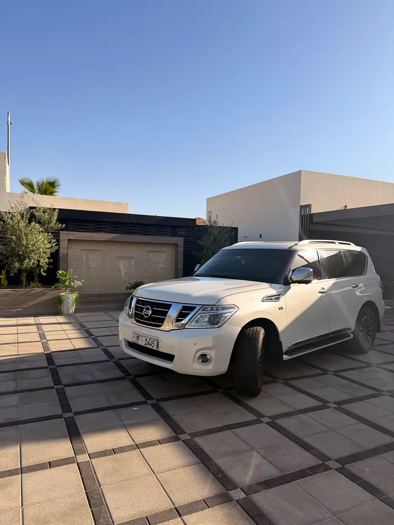 Nissan Patrol 2015 — photo 1 of 9