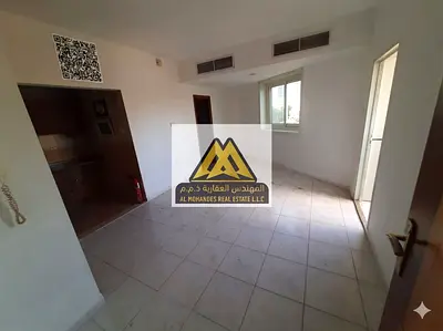 فرصة مميزة للسكن في استوديو عملي بموقع استراتيجي في قلب الراشدية 3، خلف جراند مول مباشرة، وقريب من جميع الخدمات الأساسية،