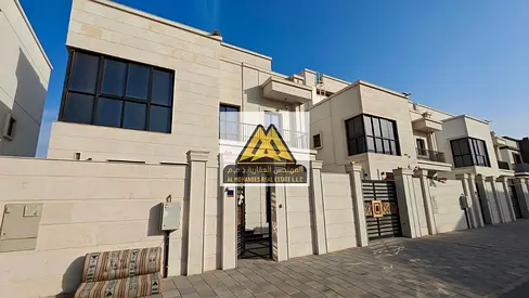 فرصة مميزة لاستئجار فيلا فاخرة في منطقة الزاهية بعجمان، تقع في موقع هادئ وحيوي قريب من جميع الخدمات والمرافق الأساسية،