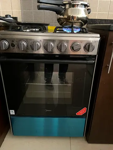 Midea 60*60 cm freestanding gas cooker with oven - excellent  working condition
