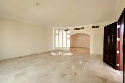 فـيـلا 5 غـرف مـاسـتـر + خـادمـة | حــوش وبـــاركـن | مـوقـع ممـيــز |