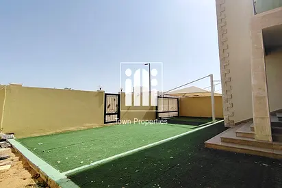 قريب للخدمات | فيلا 5 غرف ماستر + خادمه | مسبح / جيم |