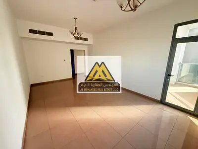 شقة غرفتين وصالة _ تاني ساكن _ بمساحة كبيره _ وتشطيبات رائعه _ خزائن بالحائط _ ببلكونة