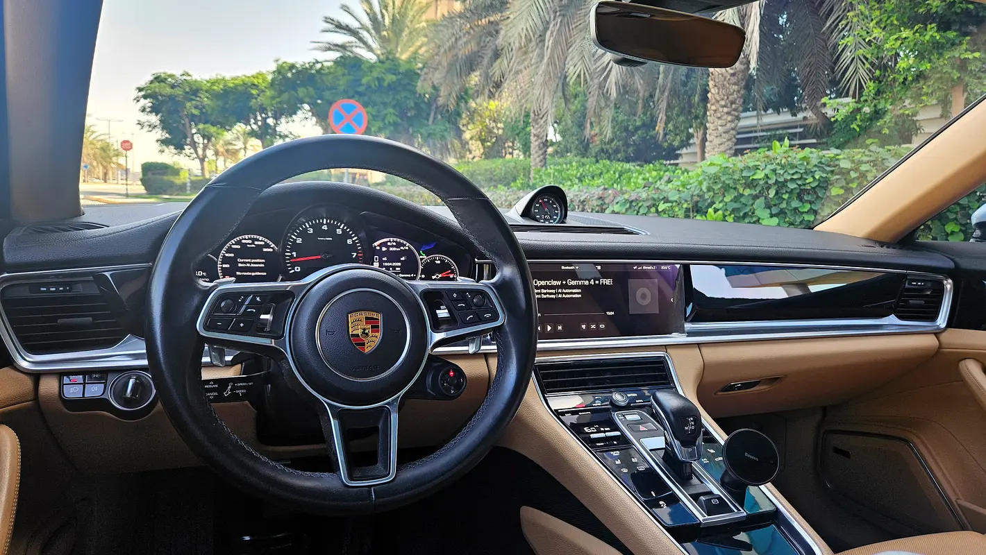 Porsche Panamera 2018 — photo 1 of 20