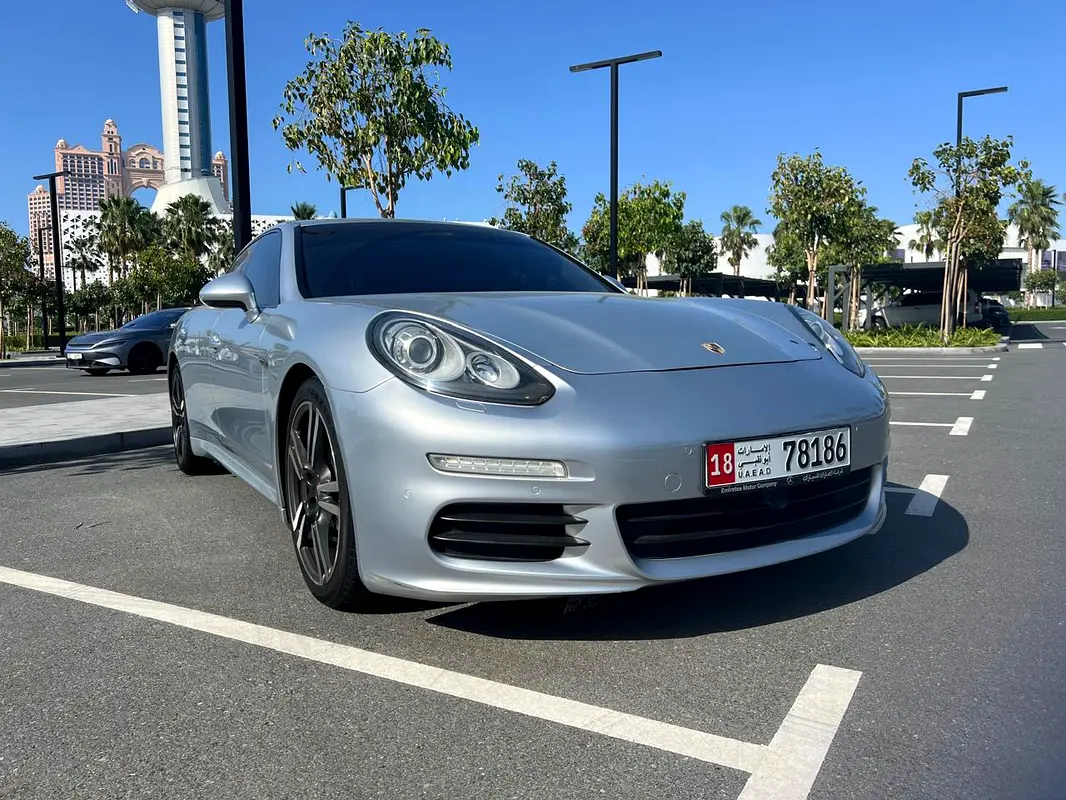 Porsche Panamera 2014 — photo 1 of 10