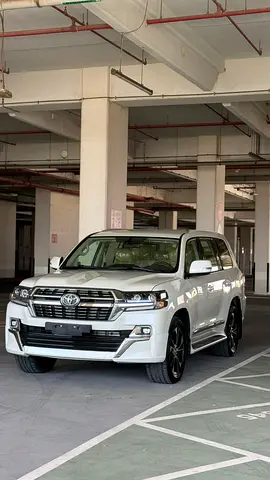 Toyota Land Cruiser GXR Grand Touring 2019 - GCC Specs - Perfect Condition