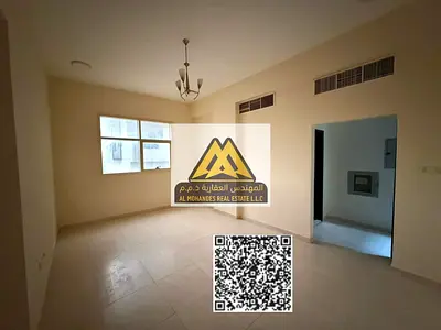 شقة واسعة بموقع مميز بالقرب من المدارس وعلى شارع الشيخ عمار، مع تكييف مركزي ومساحات واسعة.