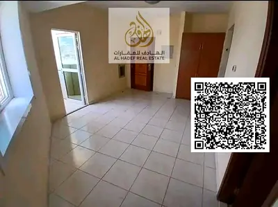 استوديو للإيجار بالراشدية 3، مطبخ منفصل، بلكونة، خزائن حائط، موقع مميز خلف جراند مول. السعر 18,000 على 4 دفعات، التأمين 2,000 كاش. مساحه كبيره جدا ومم