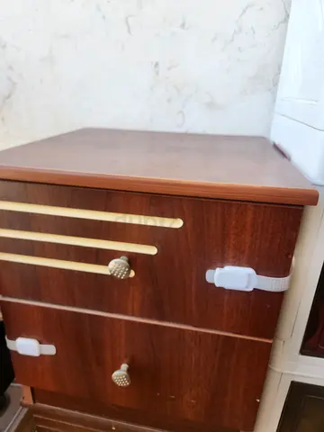 Side drawer